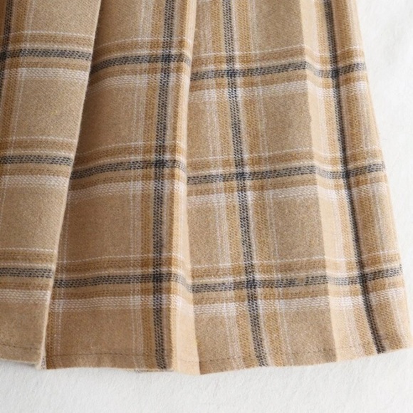 3/$30 🛒 SHEIN Khaki High Waist Belted Plaid Skirt - Picture 3 of 5
